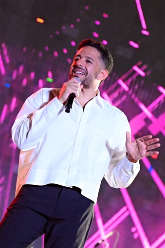 بدأها بـ نفسى ابقي جنبه ... ليلة غنائية ساهرة لـ محمد حماقي بين طلاب الأكاديمية البحرية