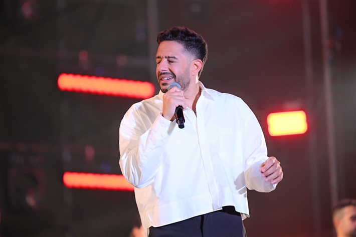 بدأها بـ نفسى ابقي جنبه ... ليلة غنائية ساهرة لـ محمد حماقي بين طلاب الأكاديمية البحرية