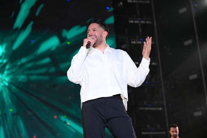 بدأها بـ نفسى ابقي جنبه ... ليلة غنائية ساهرة لـ محمد حماقي بين طلاب الأكاديمية البحرية