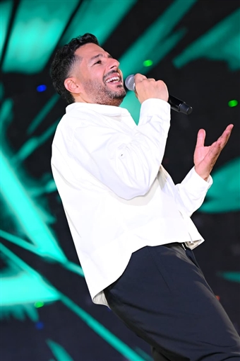 بدأها بـ نفسى ابقي جنبه ... ليلة غنائية ساهرة لـ محمد حماقي بين طلاب الأكاديمية البحرية