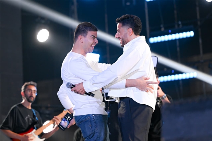 بدأها بـ نفسى ابقي جنبه ... ليلة غنائية ساهرة لـ محمد حماقي بين طلاب الأكاديمية البحرية