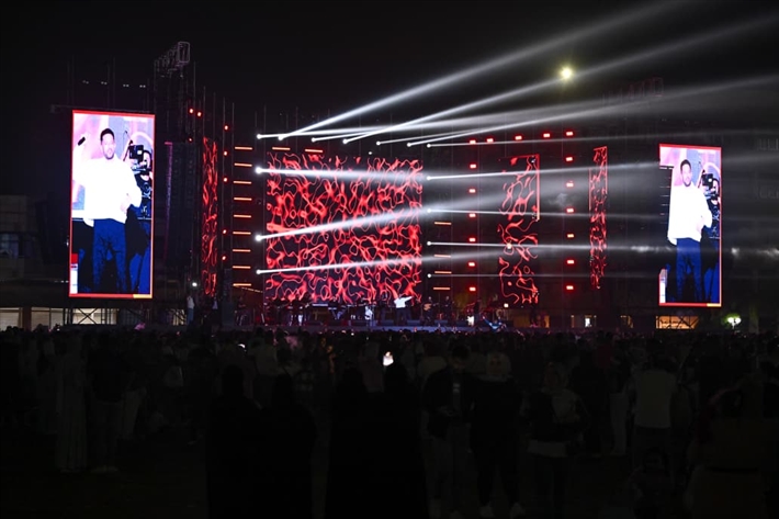 بدأها بـ نفسى ابقي جنبه ... ليلة غنائية ساهرة لـ محمد حماقي بين طلاب الأكاديمية البحرية