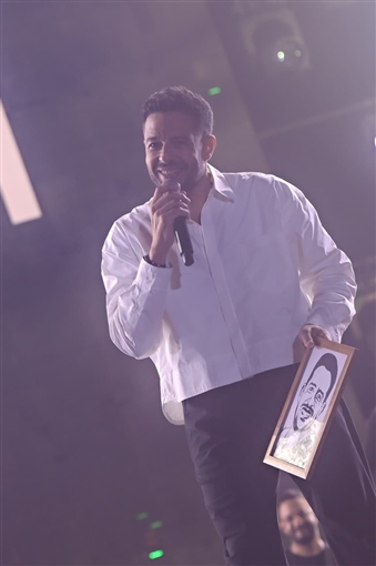 بدأها بـ نفسى ابقي جنبه ... ليلة غنائية ساهرة لـ محمد حماقي بين طلاب الأكاديمية البحرية