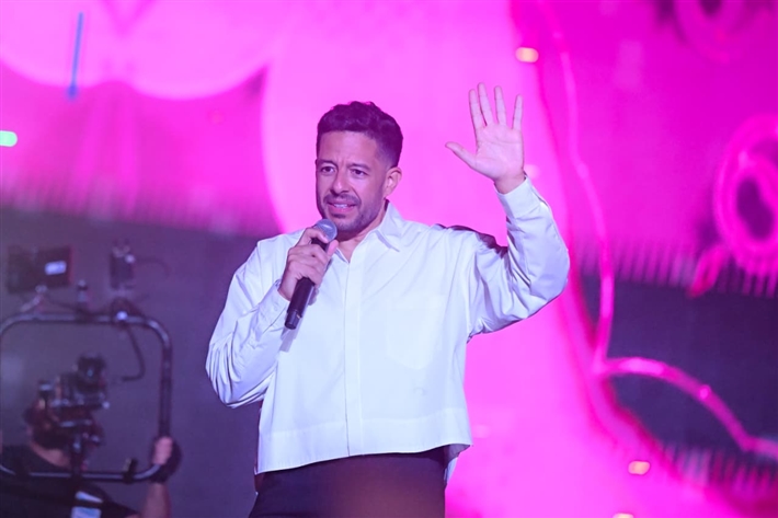 بدأها بـ نفسى ابقي جنبه ... ليلة غنائية ساهرة لـ محمد حماقي بين طلاب الأكاديمية البحرية