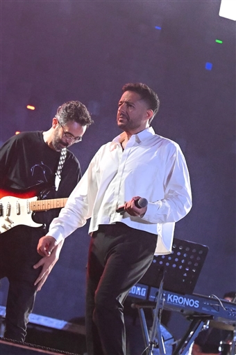 بدأها بـ نفسى ابقي جنبه ... ليلة غنائية ساهرة لـ محمد حماقي بين طلاب الأكاديمية البحرية