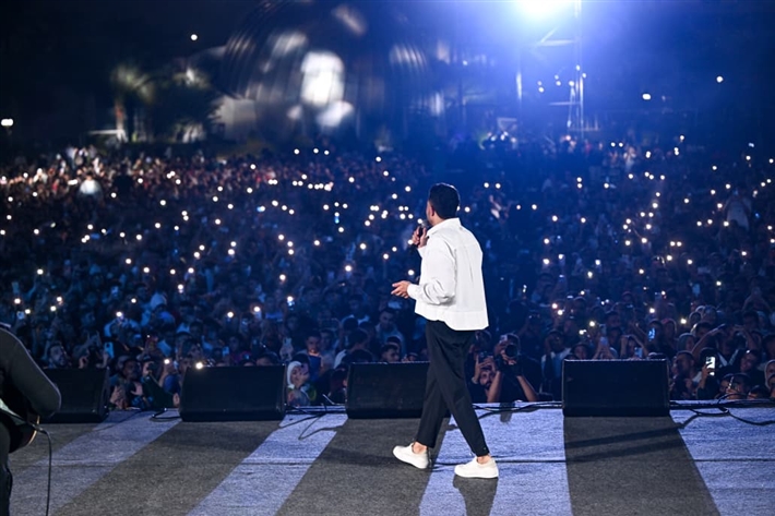 بدأها بـ نفسى ابقي جنبه ... ليلة غنائية ساهرة لـ محمد حماقي بين طلاب الأكاديمية البحرية