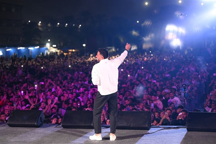 بدأها بـ نفسى ابقي جنبه ... ليلة غنائية ساهرة لـ محمد حماقي بين طلاب الأكاديمية البحرية