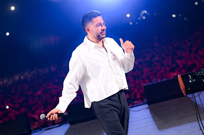 بدأها بـ نفسى ابقي جنبه ... ليلة غنائية ساهرة لـ محمد حماقي بين طلاب الأكاديمية البحرية