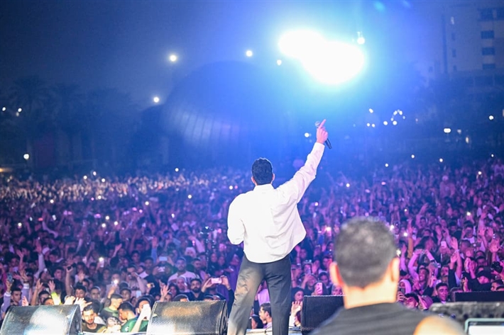 بدأها بـ نفسى ابقي جنبه ... ليلة غنائية ساهرة لـ محمد حماقي بين طلاب الأكاديمية البحرية