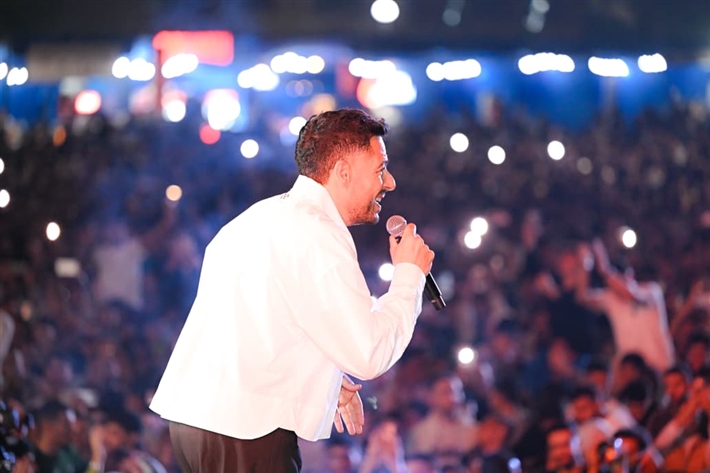 بدأها بـ نفسى ابقي جنبه ... ليلة غنائية ساهرة لـ محمد حماقي بين طلاب الأكاديمية البحرية