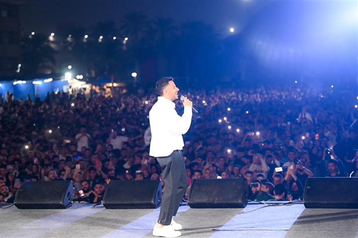 بدأها بـ نفسى ابقي جنبه ... ليلة غنائية ساهرة لـ محمد حماقي بين طلاب الأكاديمية البحرية