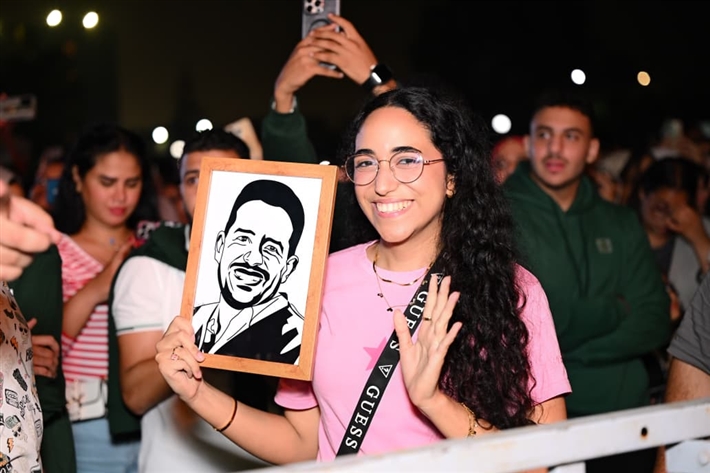 بدأها بـ نفسى ابقي جنبه ... ليلة غنائية ساهرة لـ محمد حماقي بين طلاب الأكاديمية البحرية