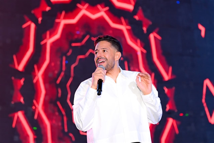 بدأها بـ نفسى ابقي جنبه ... ليلة غنائية ساهرة لـ محمد حماقي بين طلاب الأكاديمية البحرية