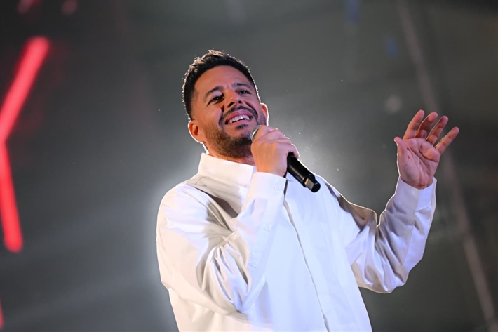 بدأها بـ نفسى ابقي جنبه ... ليلة غنائية ساهرة لـ محمد حماقي بين طلاب الأكاديمية البحرية