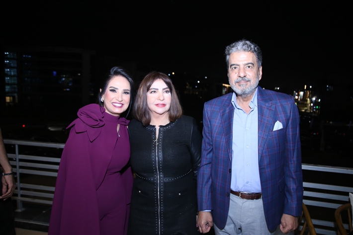 رقص أمل رزق وابنتها لما كتكت في عيد ميلاهما ... نرمين الفقي ونهال عنبر وأسامة منير بين الحضور