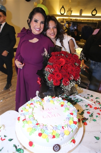 رقص أمل رزق وابنتها لما كتكت في عيد ميلاهما ... نرمين الفقي ونهال عنبر وأسامة منير بين الحضور