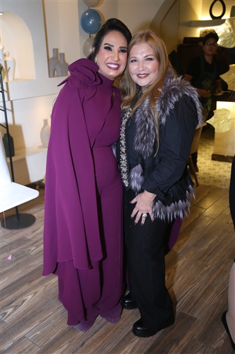 رقص أمل رزق وابنتها لما كتكت في عيد ميلاهما ... نرمين الفقي ونهال عنبر وأسامة منير بين الحضور