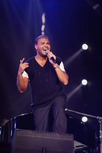 رامي صبري يطلق مبادرة للاستفادة من قوة مصر الناعمة خلال حفله في أرينا التجمع