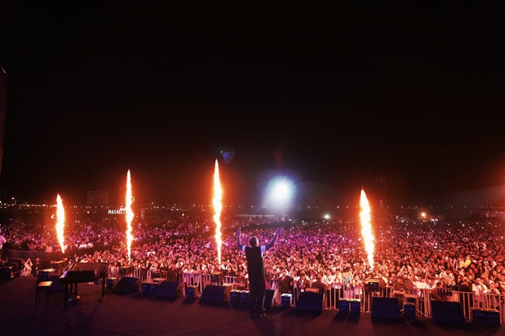 رامي صبري يطلق مبادرة للاستفادة من قوة مصر الناعمة خلال حفله في أرينا التجمع