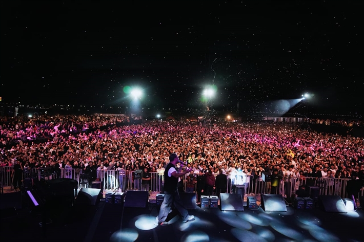 رامي صبري يطلق مبادرة للاستفادة من قوة مصر الناعمة خلال حفله في أرينا التجمع