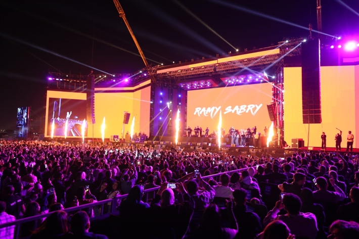 رامي صبري يطلق مبادرة للاستفادة من قوة مصر الناعمة خلال حفله في أرينا التجمع