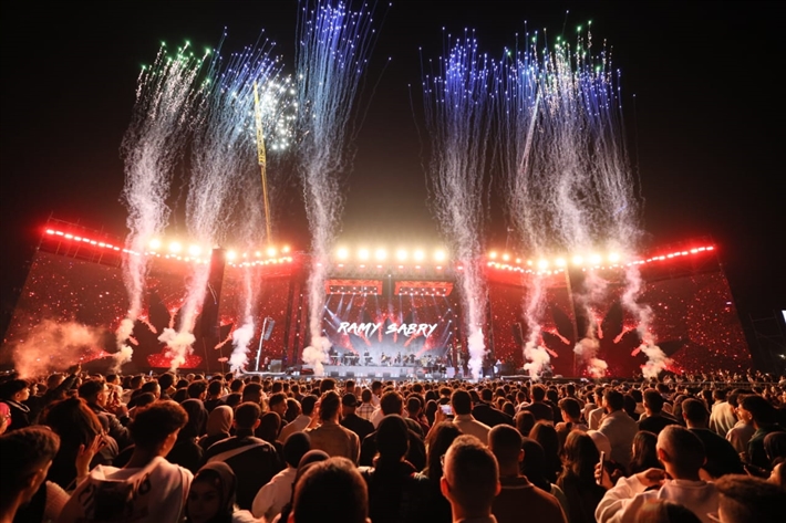 رامي صبري يطلق مبادرة للاستفادة من قوة مصر الناعمة خلال حفله في أرينا التجمع