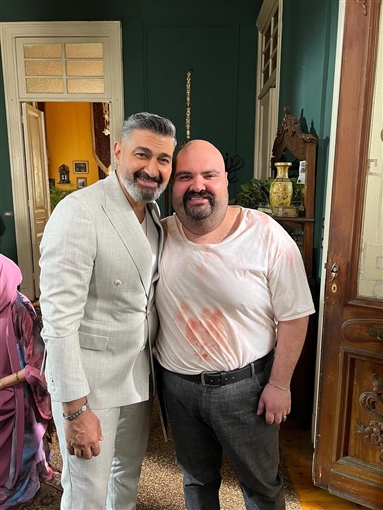 رمضان 2026 - ياسر جلال بالجلابية وأيتن عامر بـ الترنج سوت في كواليس كلهم بيحبوا مودي 