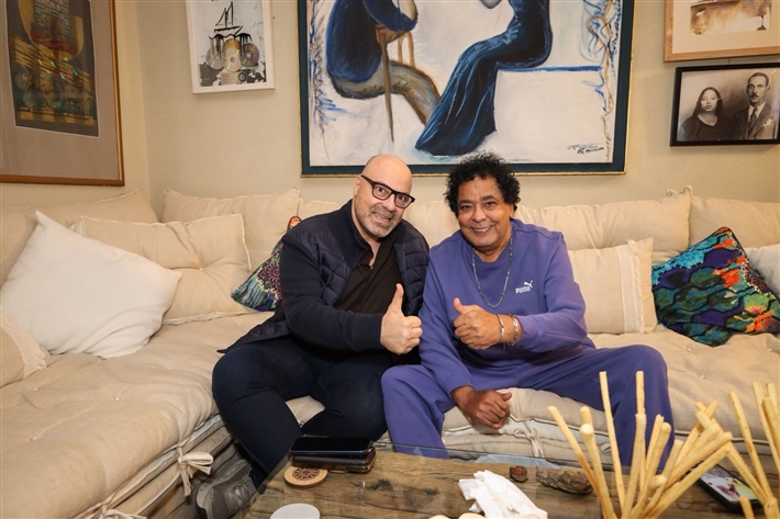 محمد منير وويجز يحتفلان بإصدار أغنيتهما كلام فرسان 