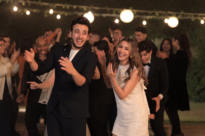 جنات والحسن عادل ينتهيان من تصوير كليب الليلة حلوة 