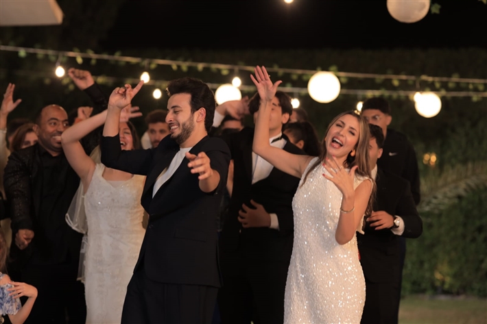 جنات والحسن عادل ينتهيان من تصوير كليب الليلة حلوة 