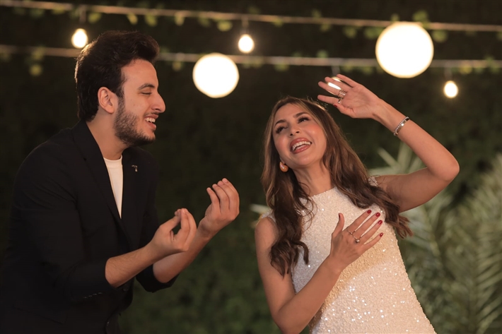 جنات والحسن عادل ينتهيان من تصوير كليب الليلة حلوة 