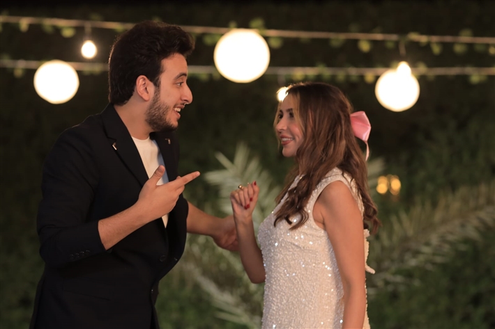 جنات والحسن عادل ينتهيان من تصوير كليب الليلة حلوة 