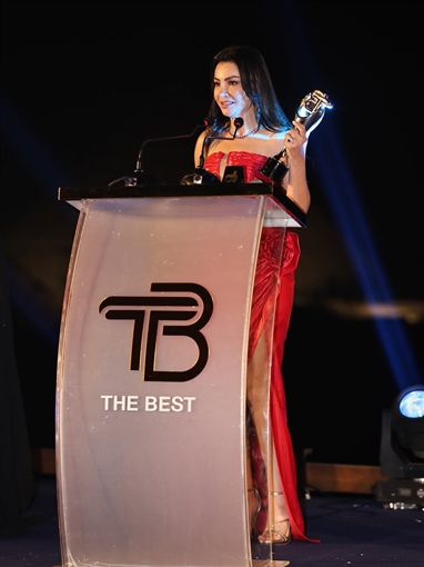 دينا فؤاد تستعرض إطلالتها في مهرجان الأفضل بجلسة تصوير جديدة