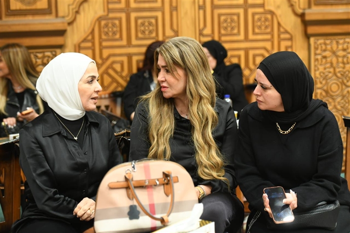 سوزان حسن ووفاء عامر ومنى عبد الغني من بينهم ... فنانون وإعلاميون يقدمون واجب العزاء في رحيل الإعلامية ميرفت سلامة