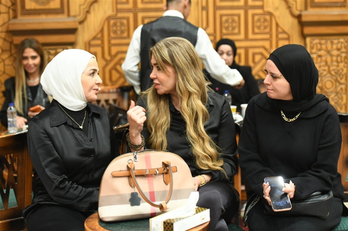 سوزان حسن ووفاء عامر ومنى عبد الغني من بينهم ... فنانون وإعلاميون يقدمون واجب العزاء في رحيل الإعلامية ميرفت سلامة