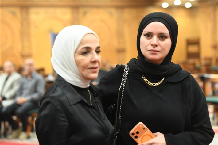 سوزان حسن ووفاء عامر ومنى عبد الغني من بينهم ... فنانون وإعلاميون يقدمون واجب العزاء في رحيل الإعلامية ميرفت سلامة