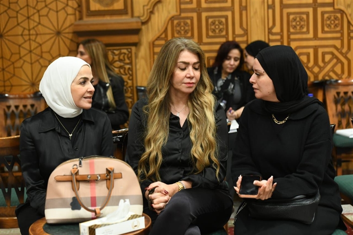 سوزان حسن ووفاء عامر ومنى عبد الغني من بينهم ... فنانون وإعلاميون يقدمون واجب العزاء في رحيل الإعلامية ميرفت سلامة