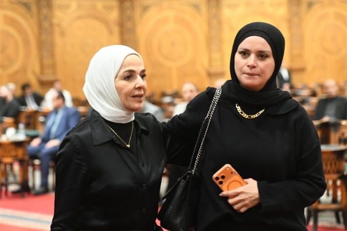 سوزان حسن ووفاء عامر ومنى عبد الغني من بينهم ... فنانون وإعلاميون يقدمون واجب العزاء في رحيل الإعلامية ميرفت سلامة