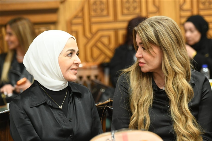 سوزان حسن ووفاء عامر ومنى عبد الغني من بينهم ... فنانون وإعلاميون يقدمون واجب العزاء في رحيل الإعلامية ميرفت سلامة