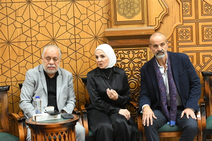 سوزان حسن ووفاء عامر ومنى عبد الغني من بينهم ... فنانون وإعلاميون يقدمون واجب العزاء في رحيل الإعلامية ميرفت سلامة