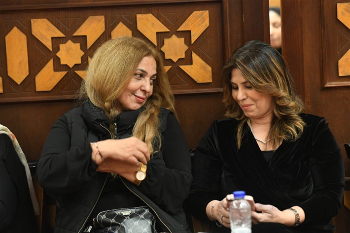 سوزان حسن ووفاء عامر ومنى عبد الغني من بينهم ... فنانون وإعلاميون يقدمون واجب العزاء في رحيل الإعلامية ميرفت سلامة