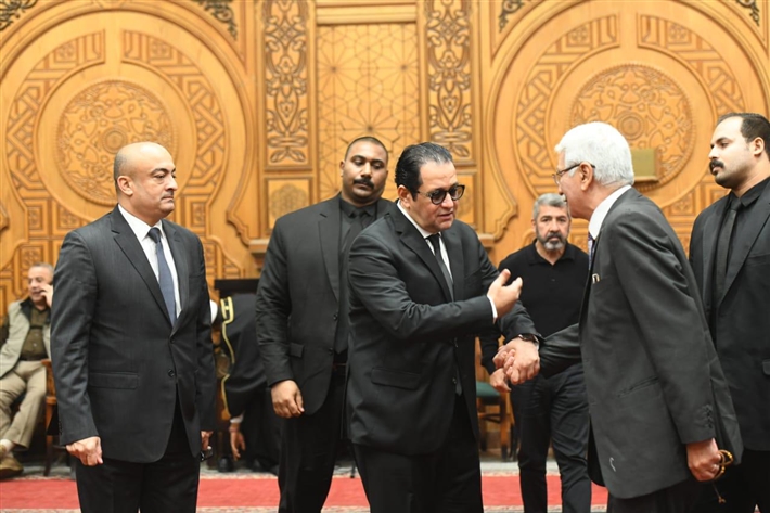 سوزان حسن ووفاء عامر ومنى عبد الغني من بينهم ... فنانون وإعلاميون يقدمون واجب العزاء في رحيل الإعلامية ميرفت سلامة