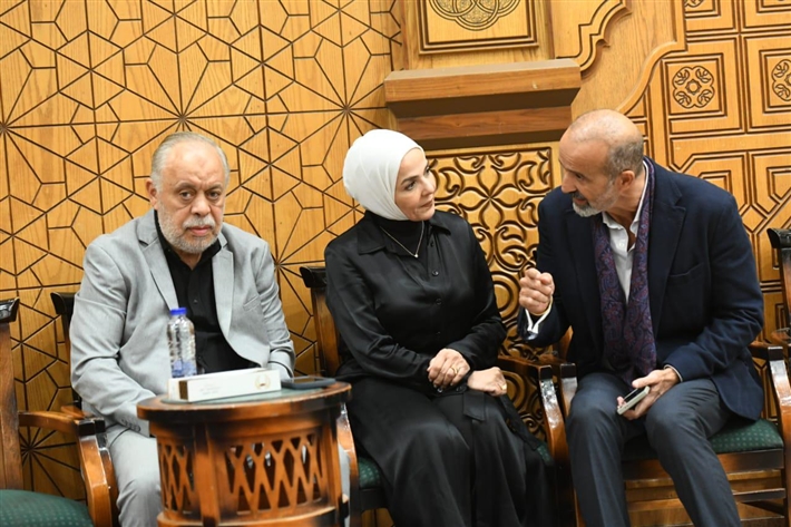 سوزان حسن ووفاء عامر ومنى عبد الغني من بينهم ... فنانون وإعلاميون يقدمون واجب العزاء في رحيل الإعلامية ميرفت سلامة