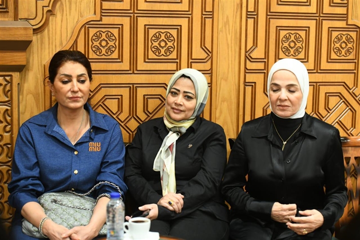 سوزان حسن ووفاء عامر ومنى عبد الغني من بينهم ... فنانون وإعلاميون يقدمون واجب العزاء في رحيل الإعلامية ميرفت سلامة