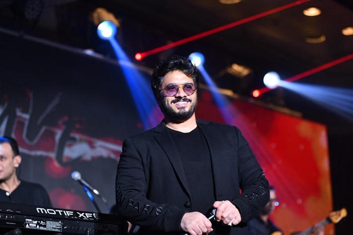 مصطفى حجاج نجم احتفالية شركة تجميل بحضور الإعلامية سالي عبد السلام