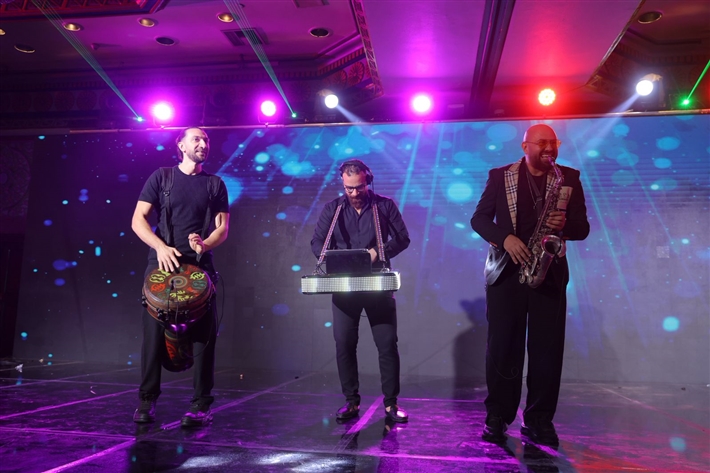 مصطفى حجاج نجم احتفالية شركة تجميل بحضور الإعلامية سالي عبد السلام