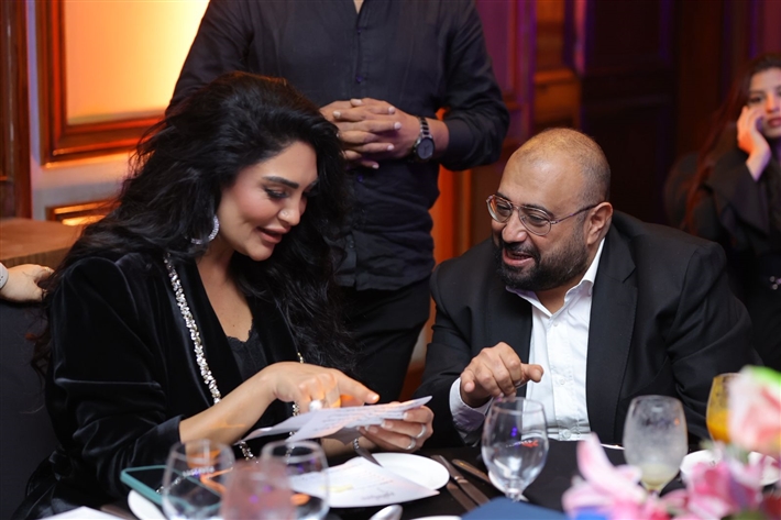 مصطفى حجاج نجم احتفالية شركة تجميل بحضور الإعلامية سالي عبد السلام