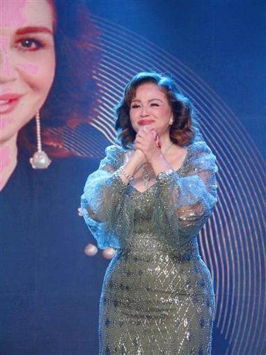 تأثر وبكاء إلهام شاهين في افتتاح مهرجان شرم الشيخ للمسرح الشبابي