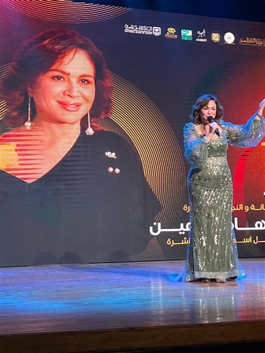 تأثر وبكاء إلهام شاهين في افتتاح مهرجان شرم الشيخ للمسرح الشبابي