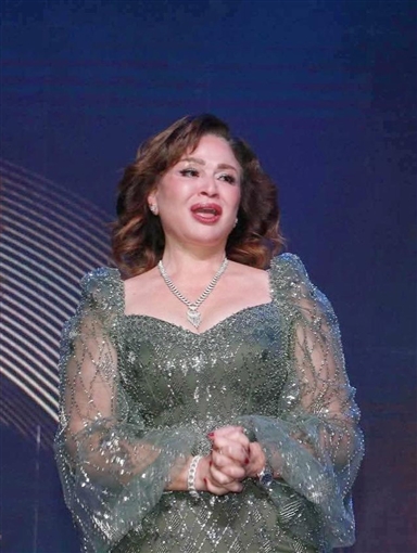 تأثر وبكاء إلهام شاهين في افتتاح مهرجان شرم الشيخ للمسرح الشبابي